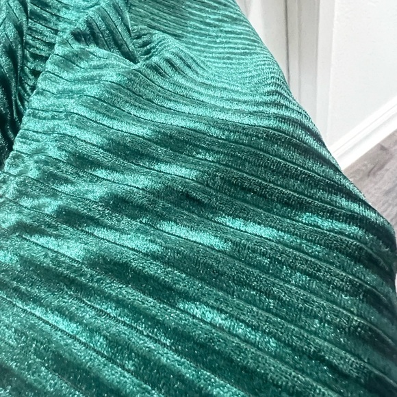 Simplee green velvet wrap dress - Picture 3 of 7
